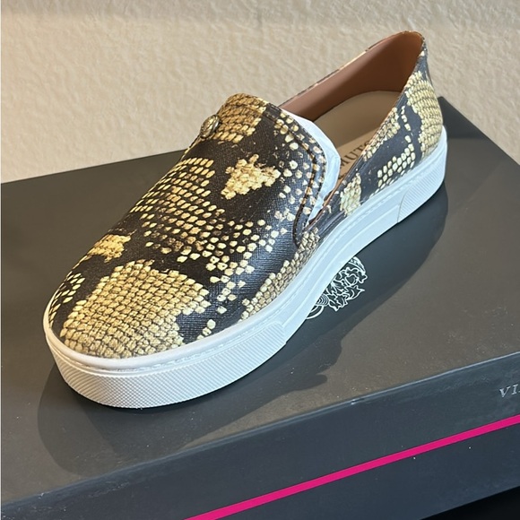 Vince Camuto Women's Snake Print Slip-On Sneakers 5.5 - Picture 1 of 4